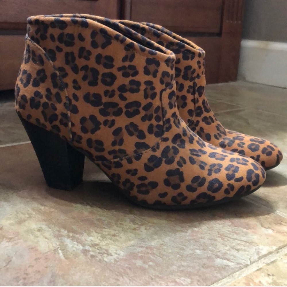 Express Leopard booties